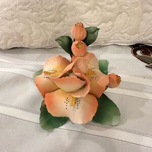 Capodimonte‎ Made in Italy Vintage Peach Flower Buds & Leaves Porcelain Figurine